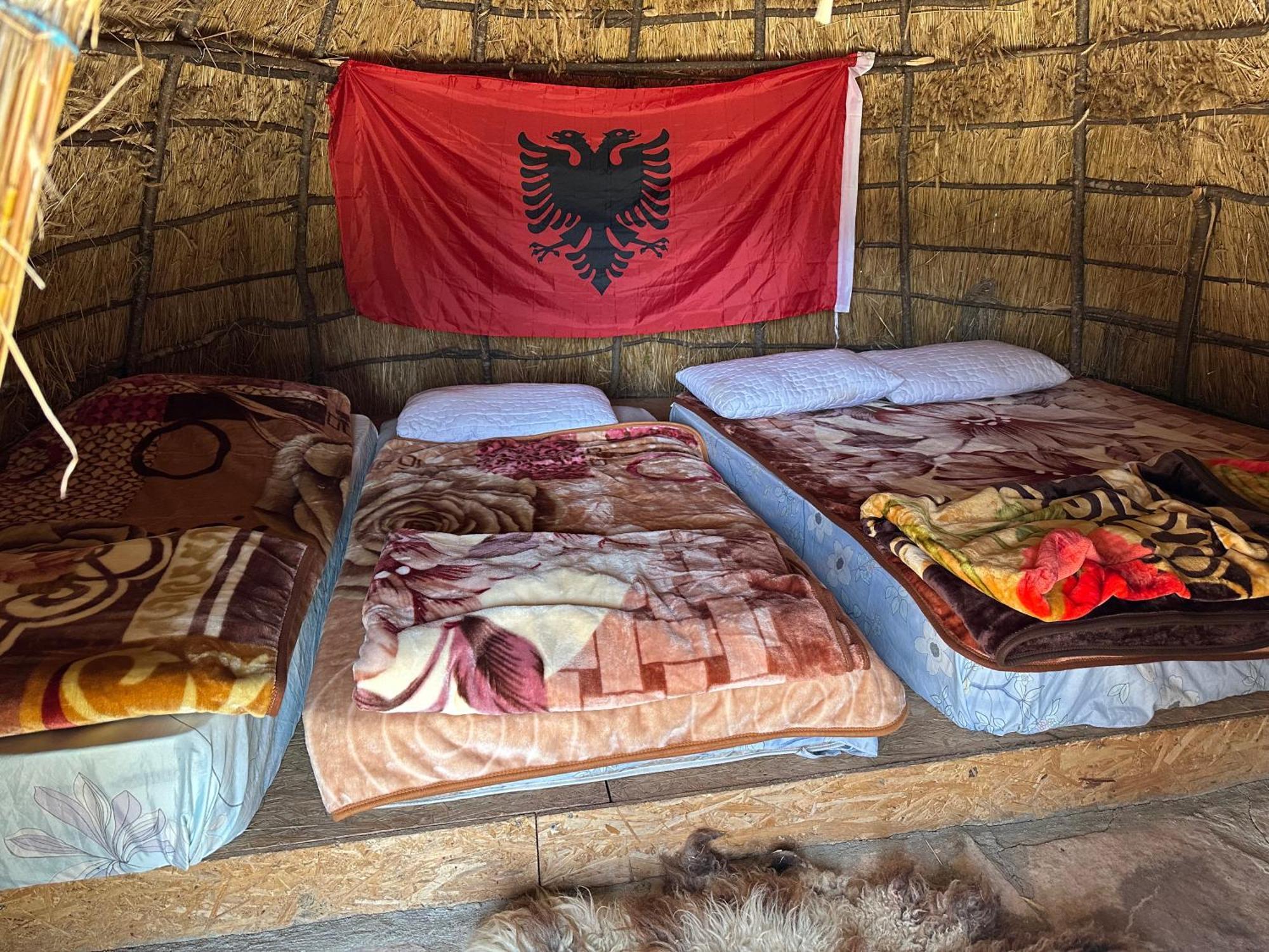 Camping Lekdushi - Shehu Hotel Tepelene Екстериор снимка